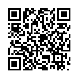 想伸手拍拍对方肩膀握握手给予安慰二维码生成