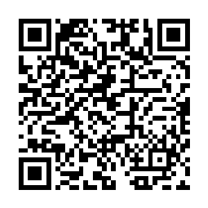 想着他在手机输入法里一个字一个字地敲下这首诗时的心情二维码生成