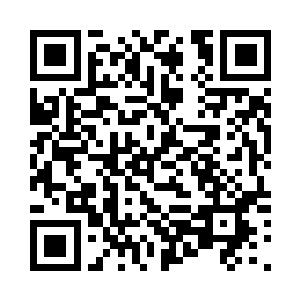 想起电影屏幕上出现一个花枝招展的二维码生成