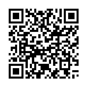 意味深长地在珍妮弗肩膀上拍了拍二维码生成