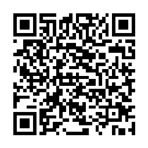 意外地发现在冷饮店的招牌旁边还有国营两个小字二维码生成