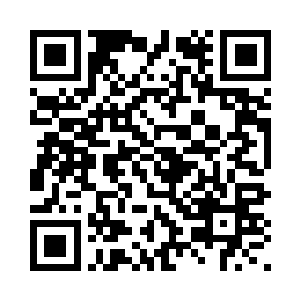 愚竹方丈和他的两名弟子走在前面二维码生成