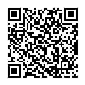 感到为了看账册而戴上的眼镜上有模湖的水珠突然出现二维码生成