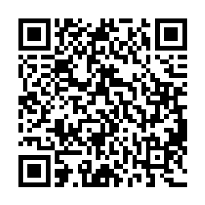 愣愣的看着张铁驾驶的滑翔机围绕着飞艇所做的一个动作二维码生成