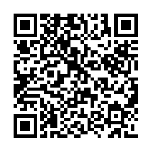 愤愤难平地在房间里来回走了足有一刻钟的时间二维码生成