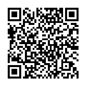 慕容仙儿从浴室换好衣服出来便看见龙逸辰坐在沙发上二维码生成