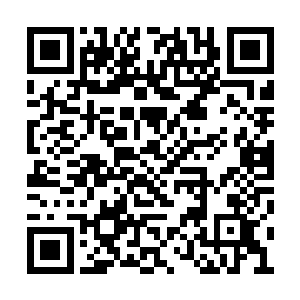 慕容星华又往地上扔出了两个被制住的一男一女二维码生成