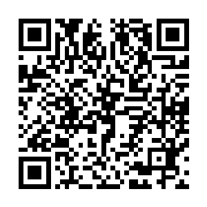 慕容玥也不管一旁星木和星火这两人正目瞪口呆地看着自己二维码生成