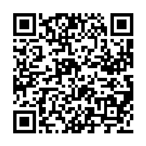 慕容玥在宸王和水菲菲的帮忙下来到了产房之中二维码生成