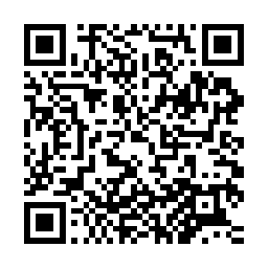 慕容玥眼尖地看见不远处候的侍卫在见到宸王偷吻自己时背过身二维码生成