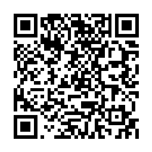 慕容飞雪见凌云随便丢下一句话就扔下她不管了二维码生成