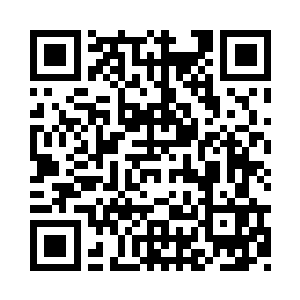 憔悴的脸部以精巧大方的妆容遮掩住二维码生成