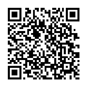 成少见到舞池中有几个流里流气的痞子正在悄悄接近二女二维码生成