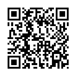 我也随手把头上的鸭舌帽扔了出去二维码生成