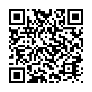 我们两个走到几棵松树中间的时候二维码生成