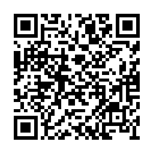 我们去的时候正好看到有一辆面包车要带走梵天二维码生成