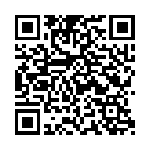 我们就像是穿梭于一片荒废了千万年的墓地中二维码生成