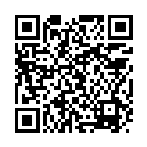 我们开始沿着这条腐臭的岸边朝着前面行走二维码生成