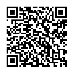 我们最终停在一个大户人家的房顶――在这一片算大户人家了二维码生成