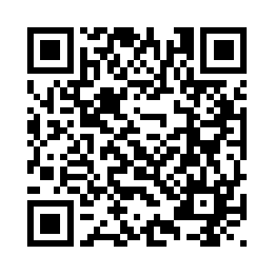 我伸手捋了一下溜出来的一缕长发二维码生成