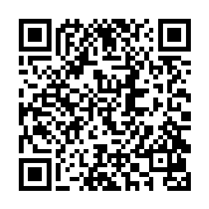 我俩的第一次就是在隔离楼他房间的床上是我主动的二维码生成