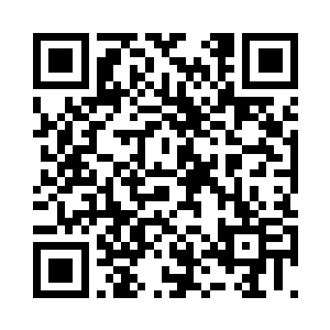 我去找一件玲珑姐她们的衣服先换上二维码生成