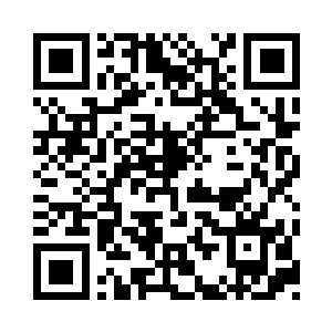 我就看见学姐把手放在嘻哈主管肩膀上了二维码生成