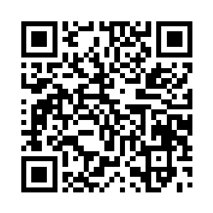 我手中牵着的姑娘朝着乐家的人做了一个鬼脸二维码生成