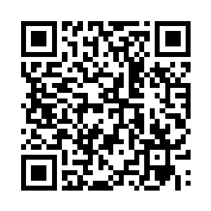 我打开手机的手电筒功能扔到了一旁二维码生成