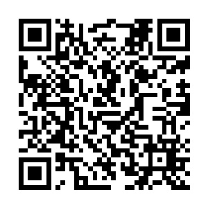 我放眼望去3几对男女疯狂地滚在一起扭动着身躯二维码生成