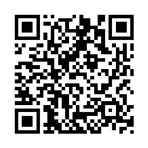 我正靠坐在窗边的卧榻上借着烛光翻一本杂谈二维码生成