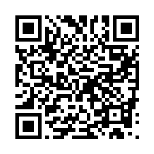 我看见张梦雪的脸上不仅仅是掉下三条黑线二维码生成