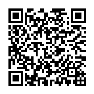 我看见许美金的奶奶穿着一身袍子从凤霞的身体站起来二维码生成