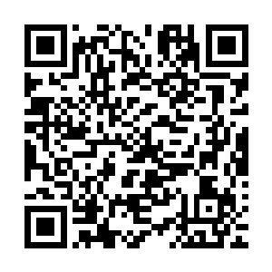 我面前的女子褪下了黑色纱衣用手扶住我的下面要塞进她身体二维码生成