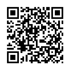 战争机器的绿眼中射出一片片绿色的光线二维码生成