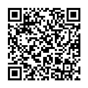 戚继光身上穿的旧战袍都被火苗燎起了几处焦黑的破洞二维码生成