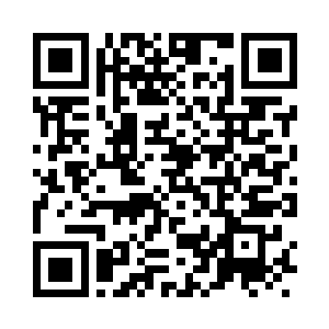 戴恩恩很不情愿的在小包里找到戒指二维码生成