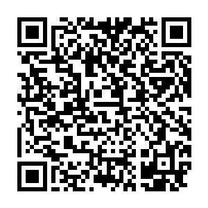 所以他有自己的方法来做到同时指引四枚炸弹命中两个相距很近的目标二维码生成