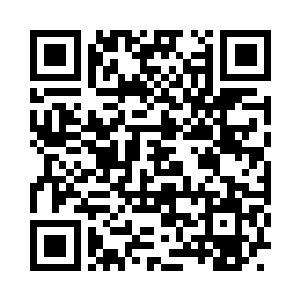 所以他用镜头牢牢地锁定着舞台上的雨果二维码生成