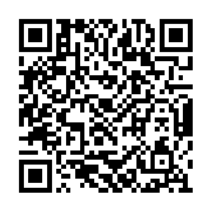 所以他的第一个反应是不能让进来的人看到自己二维码生成