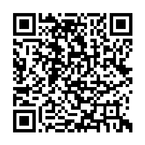 所以在狭小的空间当中一下子出现了四个孙子轩二维码生成