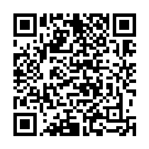 所以在红酒上做过不少功课的边学道接过孟婧手里的酒瓶二维码生成