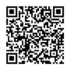 所以在距离古街不远的地方有一个大型的收费停车场二维码生成