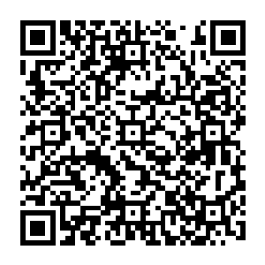 所以有意无意地都对他进行排斥――大概这也是大家积怨深厚的导火线――那个时候二维码生成