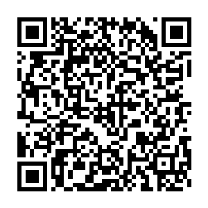 所以梅三弄又挑了一把古色古香的紫砂壶一起拿到了丁长生的办公室二维码生成