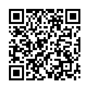 所以没等黑衣人们问话就主动上前道二维码生成