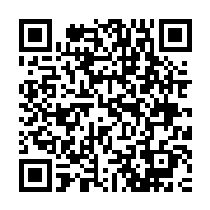 所以这时候学校外面一个个刚过来的学生都急匆匆地冲进了大门二维码生成