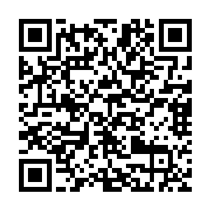 所以这首曲子的前三个小节充满了令人眼花缭乱的双音和双颤音二维码生成