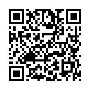 所有秘社指挥官都看着会议桌前的这个男人二维码生成
