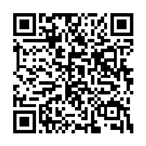 所长张瑞河看着双双离开的赵长枪和吴慧玲两人二维码生成